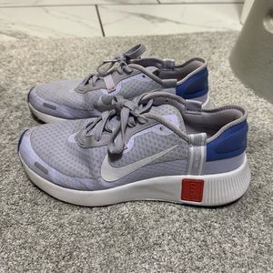 Women’s Nikes size 9.5